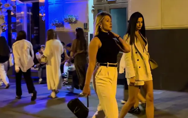 上海巨鹿路夜游为何成为潮人打卡新地标？